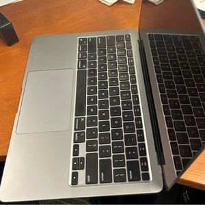 COPY - MacBook Air 2020 M1. 8GB Memory. 13.3 inch display. 256 GB